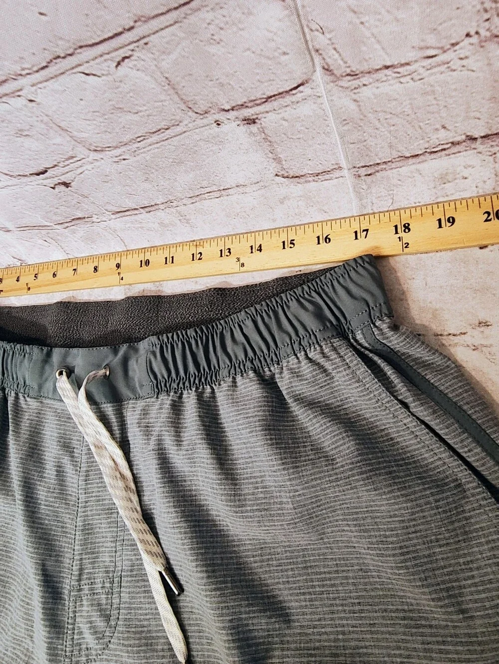 Vuori Mens XXL Banks Short Light Cloud Escape Olive Stripe Performance Running S